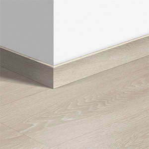 Plinthe stratifié Chêne de la Vallée beige clair QSSK03554 - 2400x58x12mm