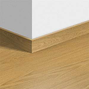 Plinthe stratifié Chêne verni naturel QSSK04749 - 2400x58x12mm